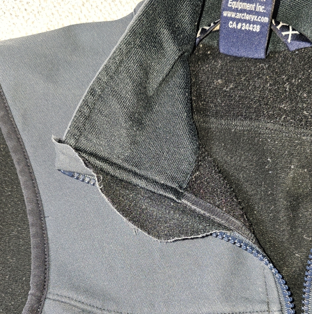 Arc'teryx Two-Tone Blue and Black Vest - Picture 14 of 14